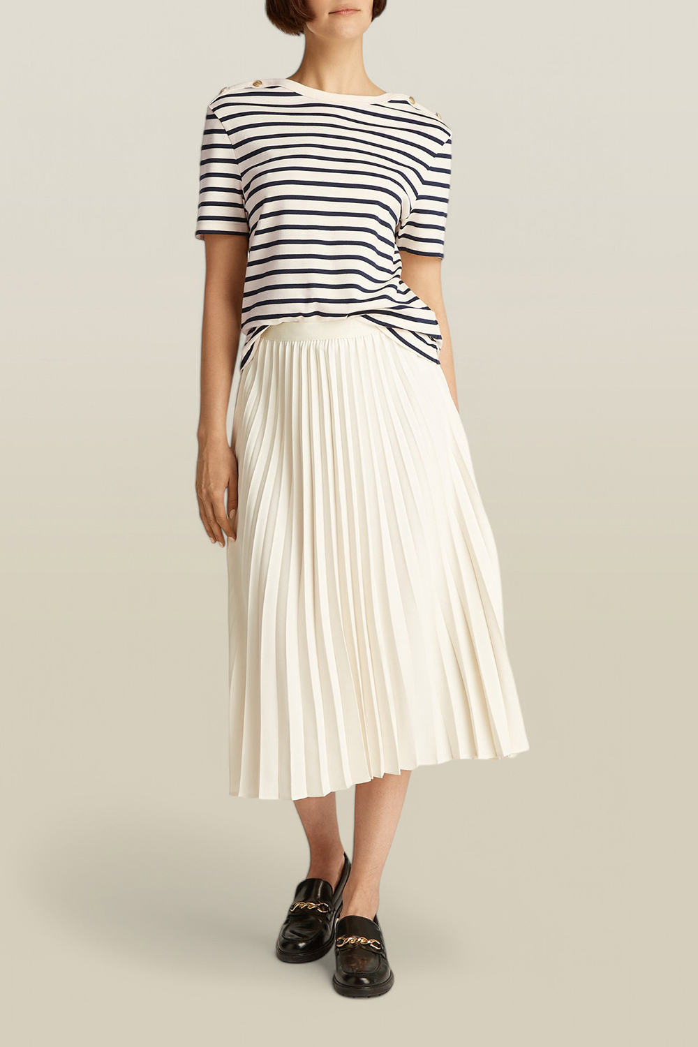 תמונת כל הלוק של חולצת טי